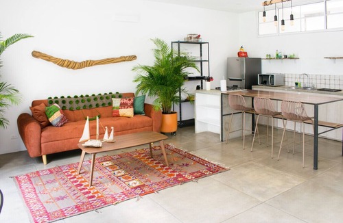 Cali Apartment | Eclectic and Peaceful APT w/Patio Near Cali's Zoo