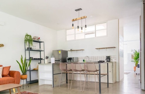 Cali Apartment | Eclectic and Peaceful APT w/Patio Near Cali's Zoo