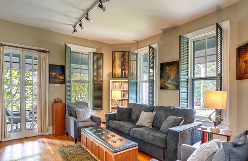 St. Elmo Improvement League House | Eclectic Chattanooga Retreat w/ Private Hot Tub!