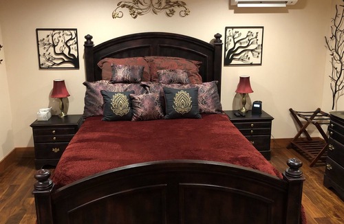 Salem House | Eclectic Private Guest Quarters Oregon 3D Art w/Spa