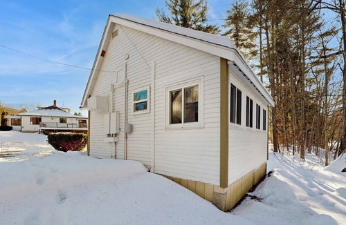 Lincoln Cabin | Eclectic Studio Cabin w/Kitchenette, Free WiFi, Riverfront Location & More