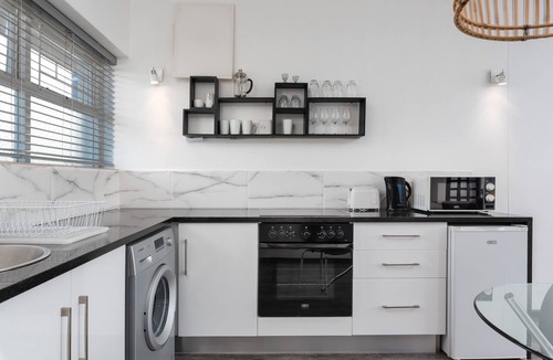 Green Point Apartment | Eclectic Studio - Walk to Green Point's Best Cafes