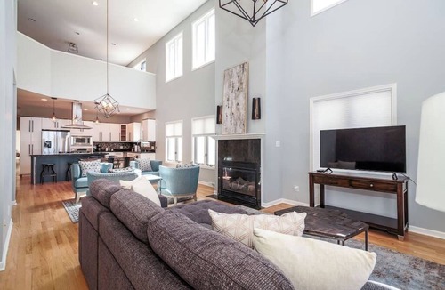 Lower East Side Apartment | Eclectic, Stylish, and Cozy Milwaukee Home!