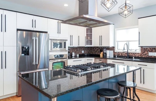 Lower East Side Apartment | Eclectic, Stylish, and Cozy Milwaukee Home!