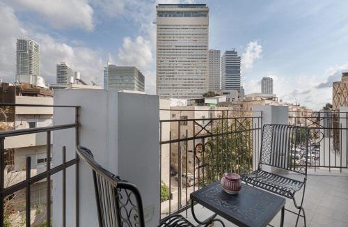 Tel Aviv City Center Apartment | Eclectic Vision by TLV2RENT