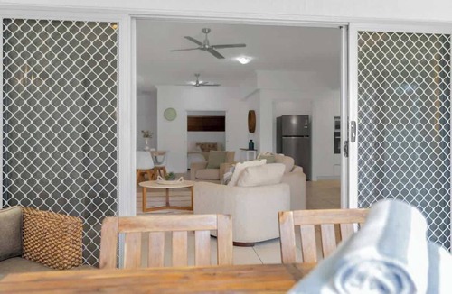 Cairns Central Business District Apartment | Eclipse—A Poolside Family Escape in the CBD