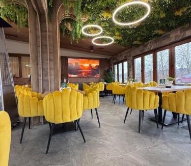 Livezeni House | Eclipse grill and pizza