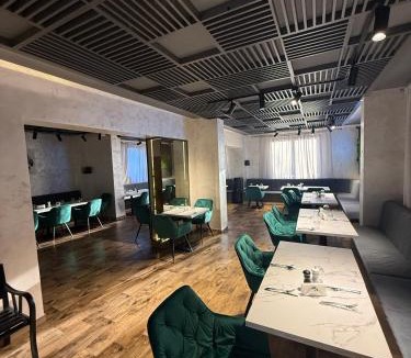 Livezeni House | Eclipse grill and pizza