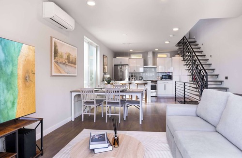Seattle Condo | Eco-Friendly 3BR Retreat w, UW & Hospital