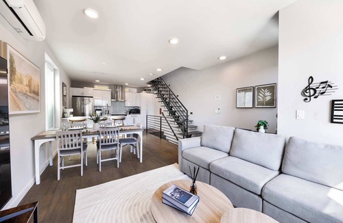 Seattle Condo | Eco-Friendly 3BR Retreat w, UW & Hospital