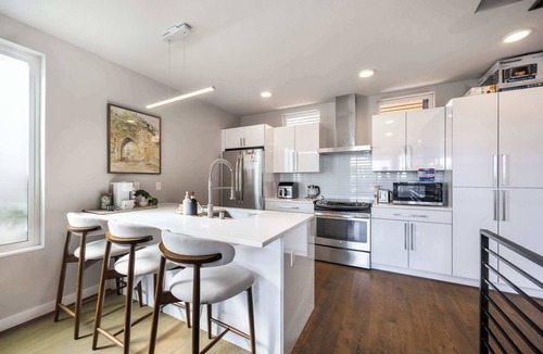 Seattle Condo | Eco-Friendly 3BR Retreat w, UW & Hospital