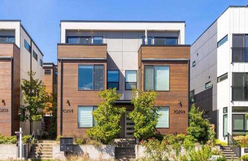 Seattle House | Eco-Friendly 3BR Retreat w UW & Hospital