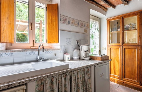 Nozanno Apartment | Eco-Friendly Farmhouse "Abbacca-là" 1' with Mountain View, Shared Pool and Wi-Fi