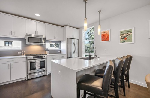 Green Lake House | Eco-Friendly Home in Green Lake. Walk to the Park, Restaurants, Coffee Shops.