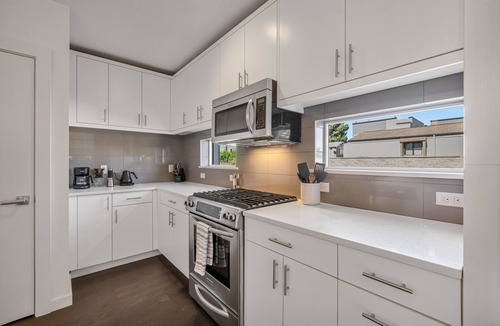 Green Lake House | Eco-Friendly Home in Green Lake. Walk to the Park, Restaurants, Coffee Shops.