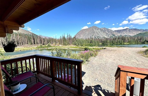 Denali Cabin | Eco-Friendly Lakefront Tiny House with Views of Panorama Mountain near Denali National Park