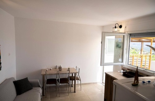 Vigla House | Eco-Friendly 'Lydia Guest House - Sea' with Sea View, Private Terrace & Wi-Fi