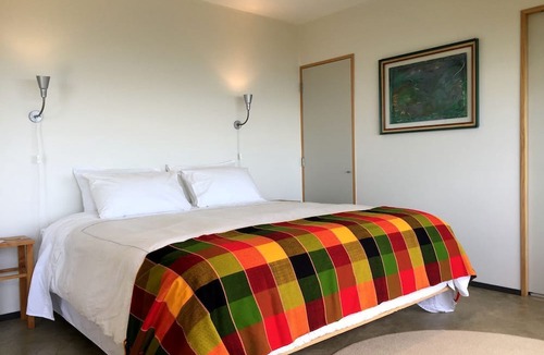 Todds Valley Cabin | Eco-Friendly Room in a Bed and Breakfast with Stunning Views in Nelson, New Zealand