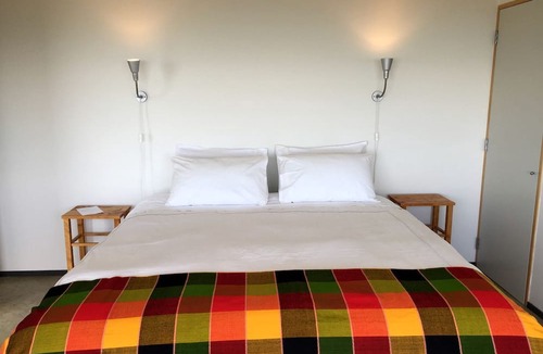 Todds Valley Cabin | Eco-Friendly Room in a Bed and Breakfast with Stunning Views in Nelson, New Zealand