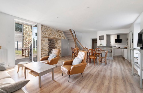 Saint-Mars-la-Jaille House | Eco-Gîte La Charmante Des Vallons: Spacious Retreat with Spa and Stone Annex