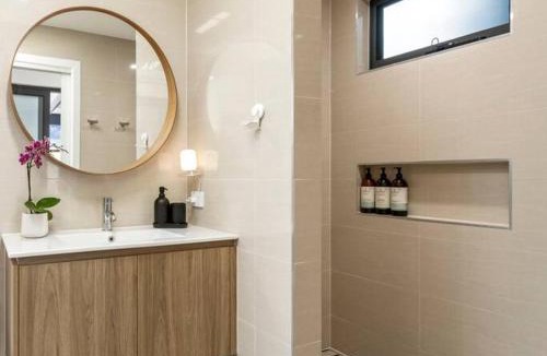Torrensville Villa | EcoBee Studio in Garden Serenity