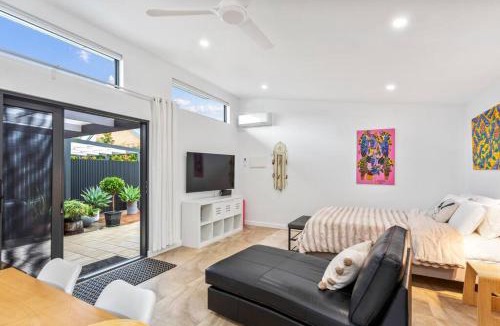 Torrensville Villa | EcoBee Studio in Garden Serenity