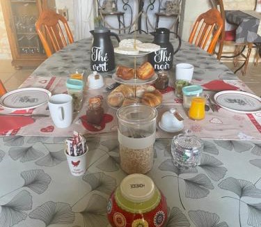 Jaunay-Marigny Bed & Breakfast | ECOLE DE MATHUNA Chambre d hotes familiale sejour calme avec piscine et jardin