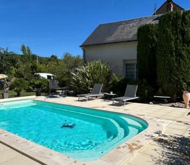 Jaunay-Marigny Bed & Breakfast | ECOLE DE MATHUNA Chambre d hotes familiale sejour calme avec piscine et jardin