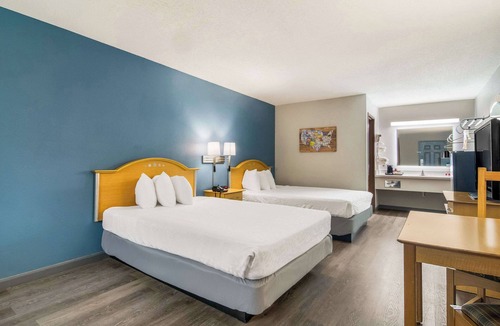 Branson Theater District Hotel | Econo Lodge Branson Theater District