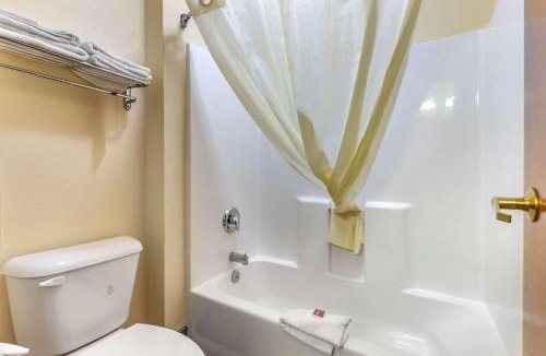 Brunswick Cabin | Econo Lodge Brunswick Travel Center