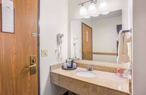 Southwest Area Hotel | Econo Lodge Cedar Rapids South