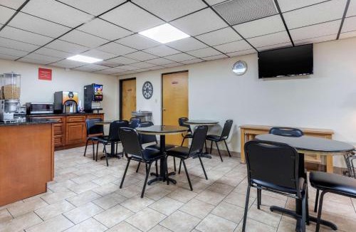 Tyner Cabin | Econo Lodge Chattanooga Northeast - Ooltewah