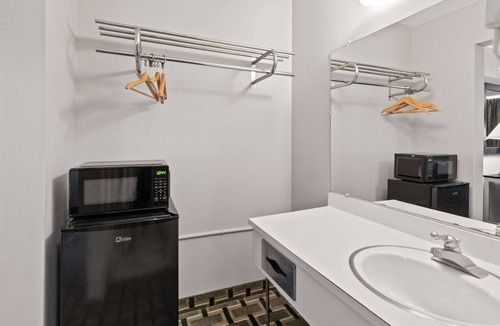 Clemson Hotel | Econo Lodge Clemson - University Area