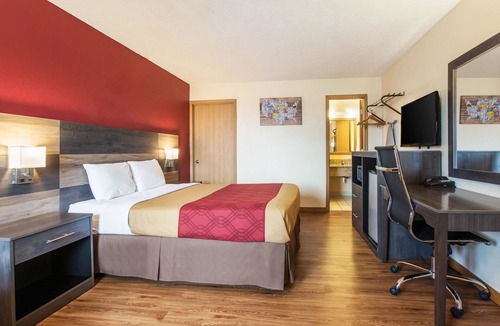 Cloverdale Hotel | Econo Lodge Cloverdale