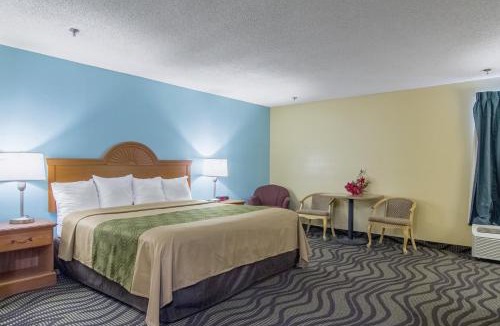 Darien Hotel | Econo Lodge Darien