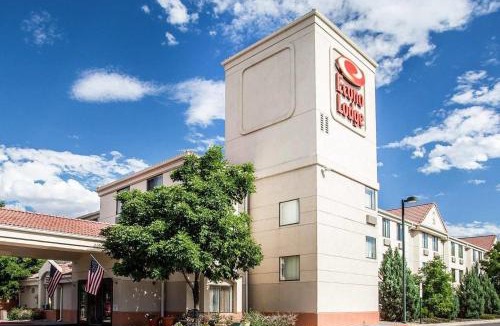 Aurora Cabin | Econo Lodge Denver International Airport