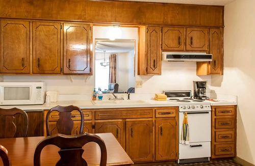 Eagle Nest Hotel | Econo Lodge Eagle Nest