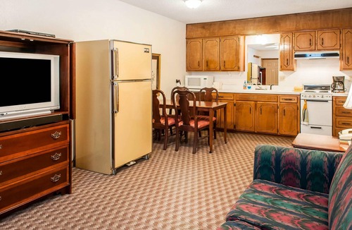Eagle Nest Hotel | Econo Lodge Eagle Nest