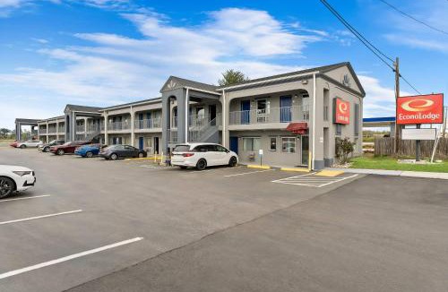 Fredericksburg Cabin | Econo Lodge Fredericksburg near I-95