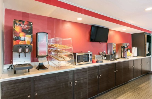 Frederick Hotel | Econo Lodge Frederick I-70