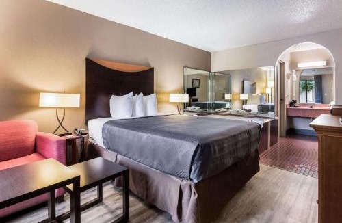 Gainesville Hotel | Econo Lodge Gainesville Downtown Area
