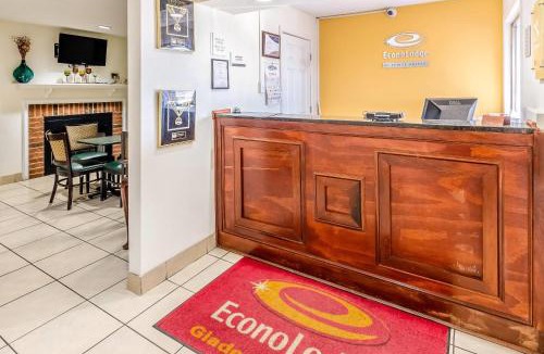 Glade Spring Cabin | Econo Lodge Glade Springs I-81