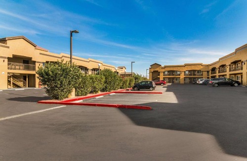 Hesperia Cabin | Econo Lodge Hesperia - Victorville I-15