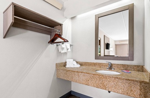 Hickory Hotel | Econo Lodge Hickory