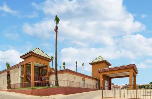 Eagle Pass Hotel | Econo Lodge Inn & Suites Eagle Pass