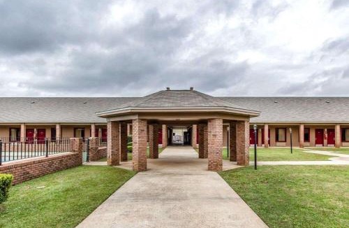 Enterprise Hotel | Econo Lodge Inn & Suites Enterprise