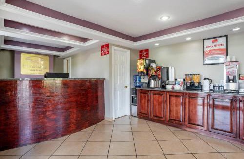 Evergreen Hotel | Econo Lodge Inn & Suites Evergreen