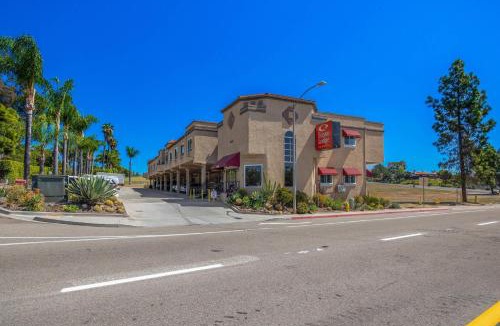 Fallbrook Hotel | Econo Lodge Inn & Suites Fallbrook Downtown