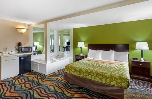 Oconto Hotel | Econo Lodge Inn & Suites Oconto