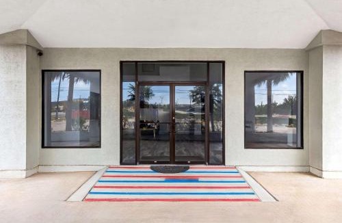 Channelview Hotel | Econo Lodge Inn & Suites Channelview - Houston East